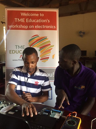 Watch the video form the first two workshops for teachers in Uganda!