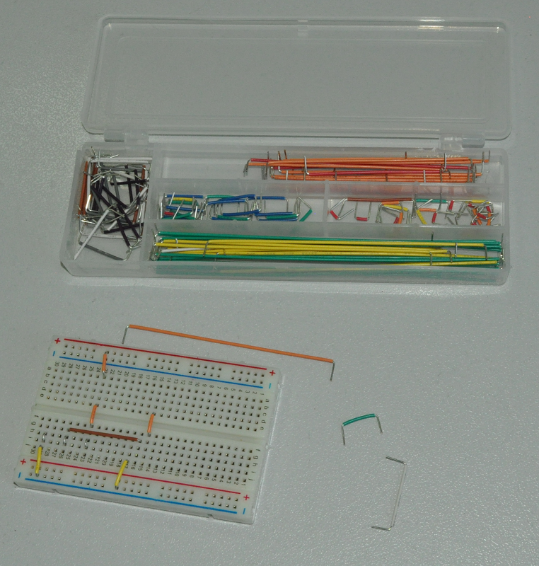 Fig. 8 A useful element for creating clear and aesthetic circuits on the breadboard are insulated rigid jumpers of different lengths.