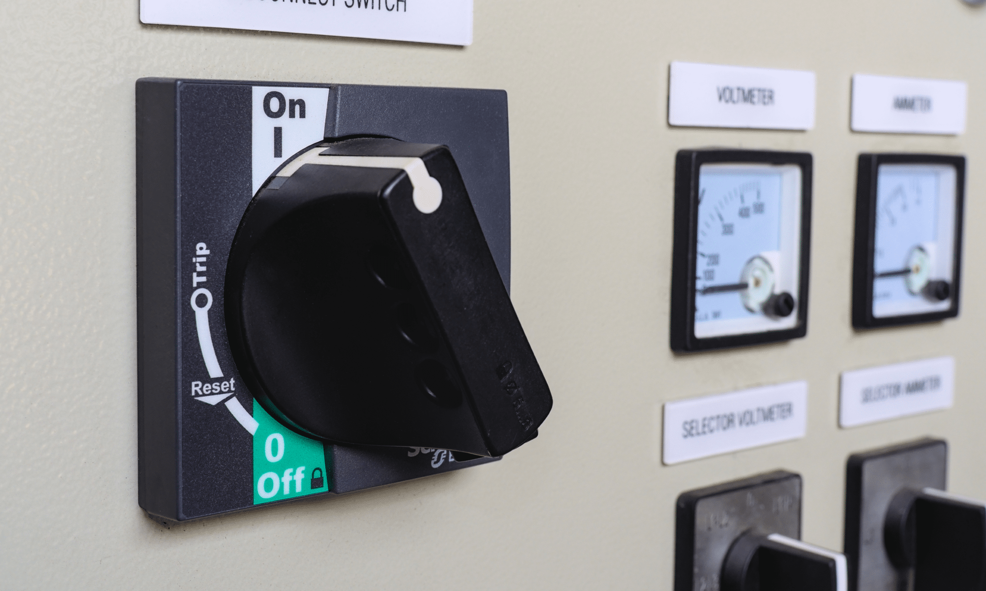Switch disconnectors